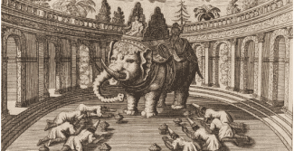 Ein mit einem Sattel ausgestatteter Elefant in einer Arena. Ihm zu Füßen liegen acht Gestalten.