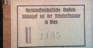 Innenseite eines Buchdeckels mit einem Stempel: Sozialwissenschaftliche Studienbibliothek bei der Arbeiterkammer in Wien".